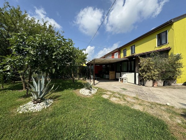 casa indipendente in vendita a Loreo
