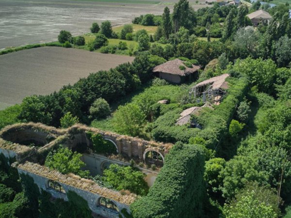 locale di sgombero in vendita a Loreo in zona Retinella