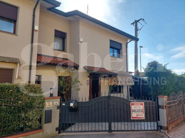 casa indipendente in vendita a Loreo