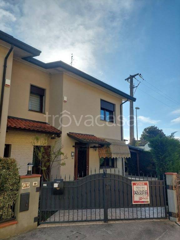casa indipendente in vendita a Loreo