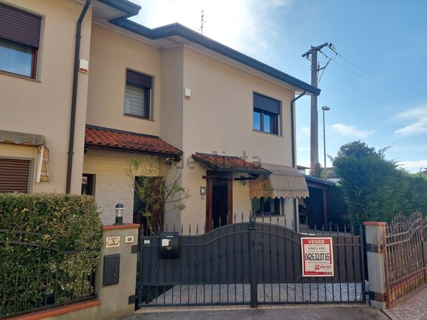 pentavano in vendita a Loreo