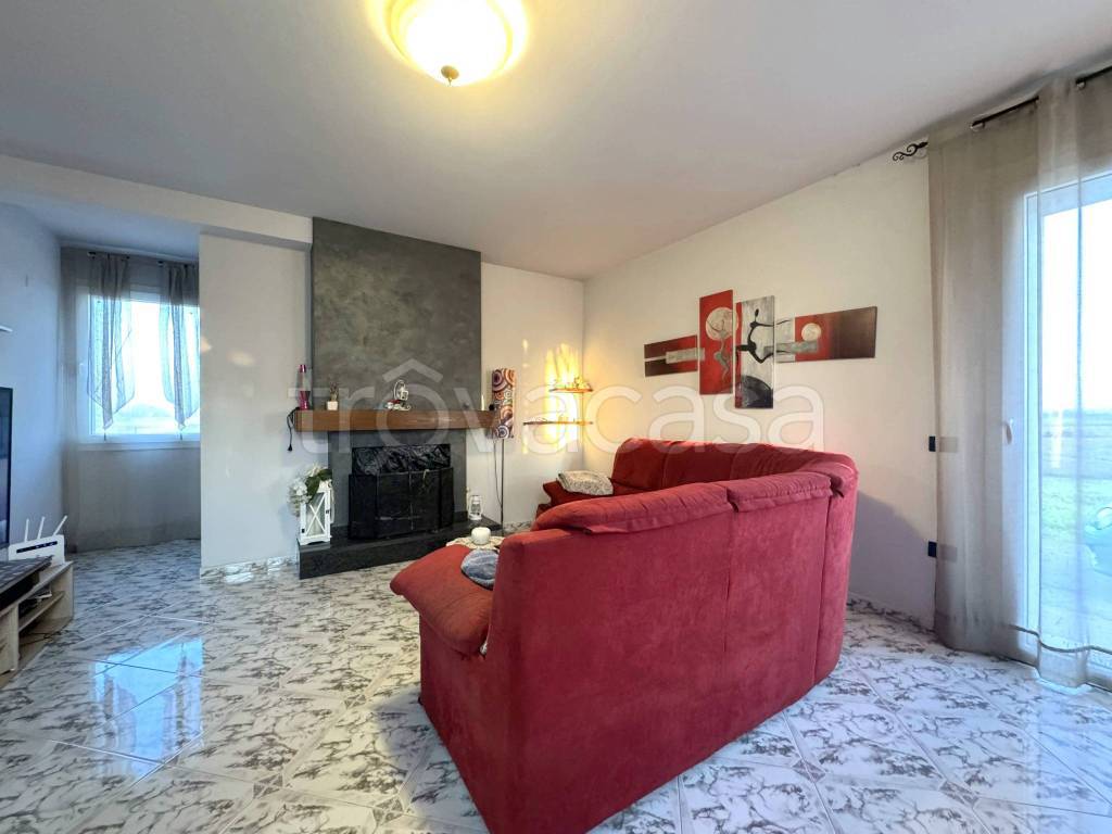 casa indipendente in vendita a Loreo in zona Pilastro