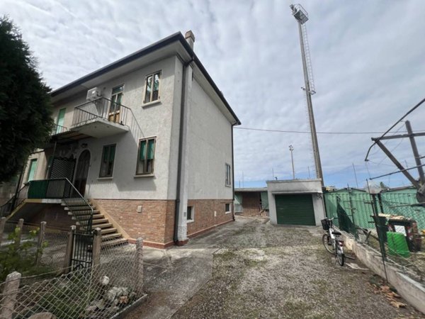 casa indipendente in vendita a Loreo