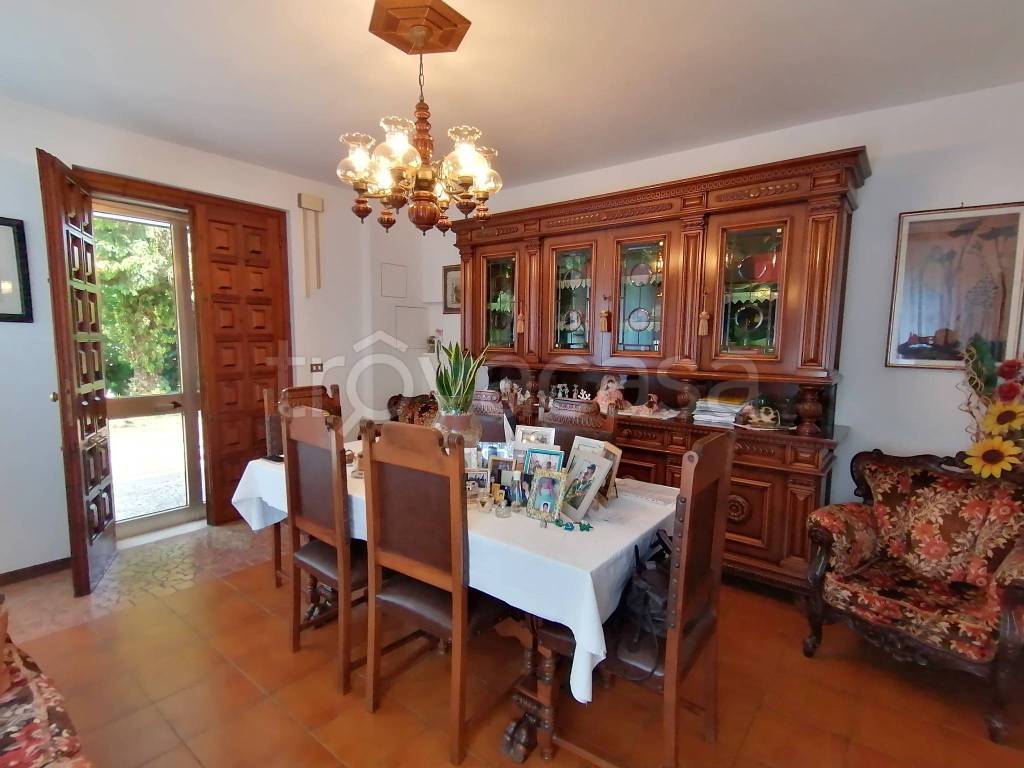 casa indipendente in vendita a Lusia