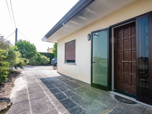 casa indipendente in vendita a Lusia