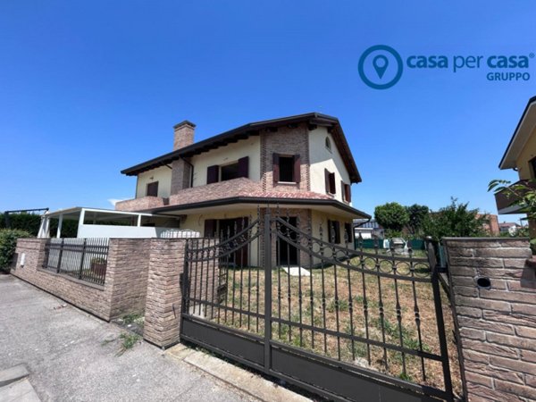 casa indipendente in vendita a Lusia