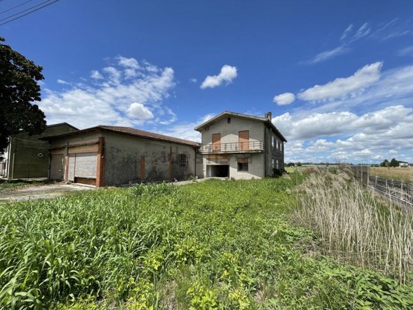 locale di sgombero in vendita a Lusia