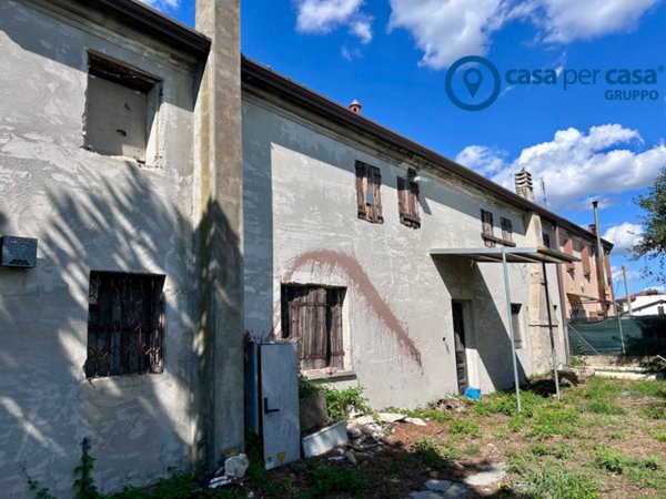 casa indipendente in vendita a Lusia