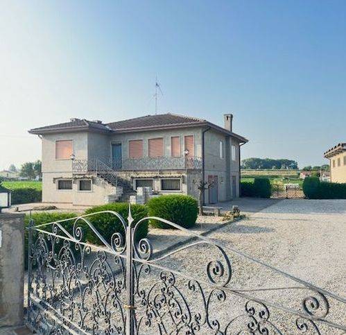 casa indipendente in vendita a Lusia