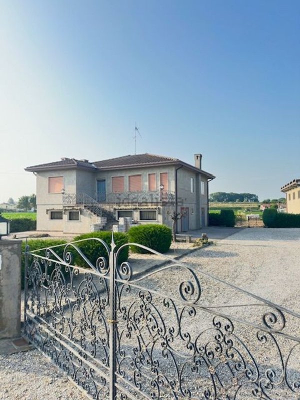 casa indipendente in vendita a Lusia