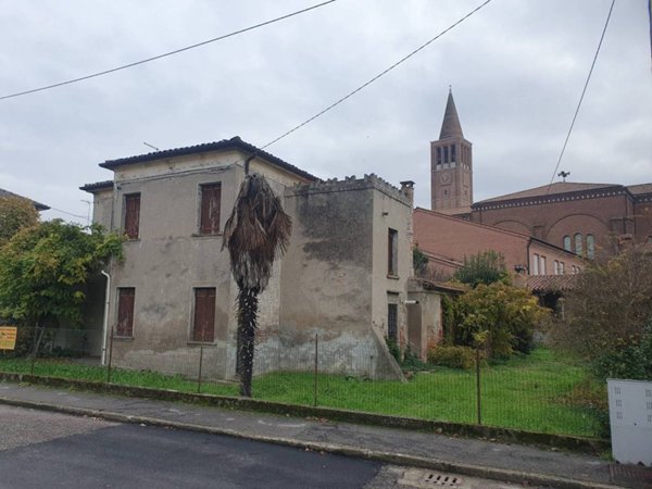 casa indipendente in vendita a Lusia