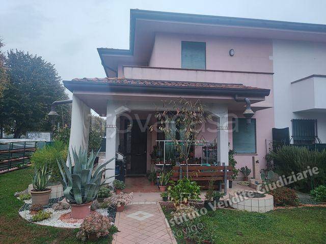 casa indipendente in vendita a Lusia in zona Cavazzana