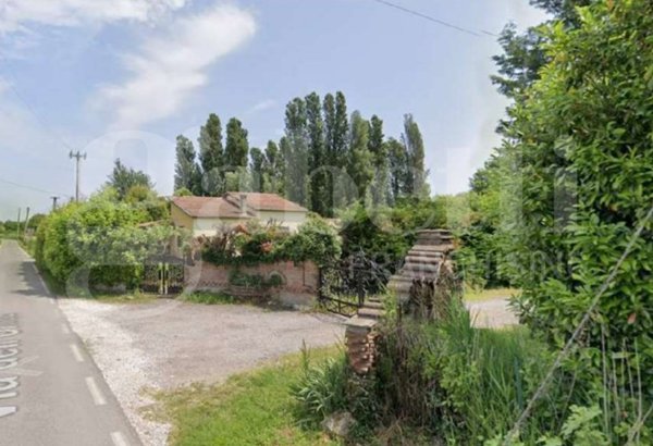 casa indipendente in vendita a Lusia