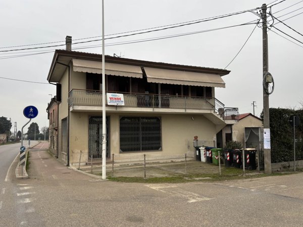 casa indipendente in vendita a Lusia