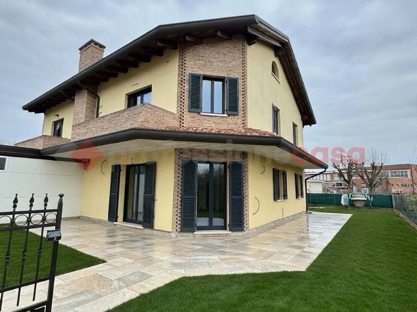 casa indipendente in vendita a Lusia