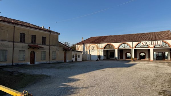 locale di sgombero in vendita a Melara