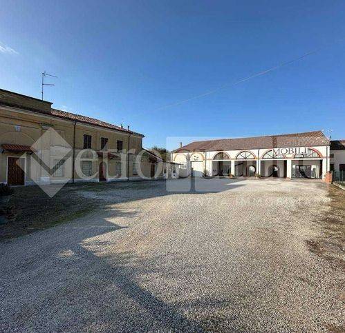 locale di sgombero in vendita a Melara