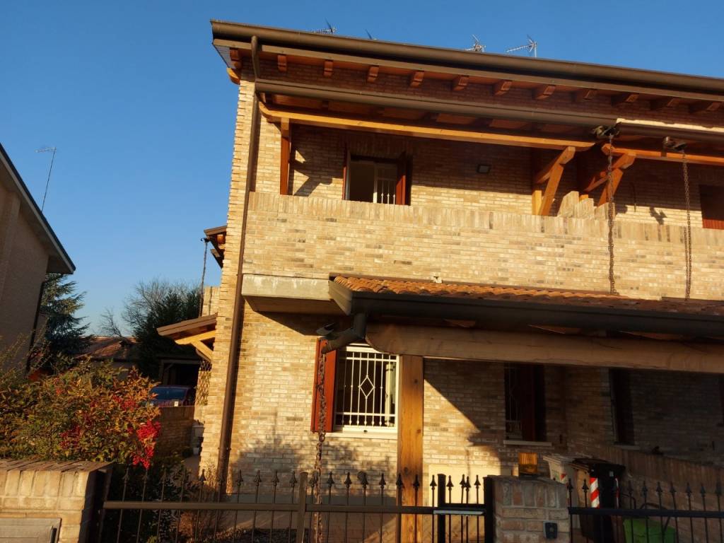 casa indipendente in vendita ad Occhiobello in zona Santa Maria Maddalena