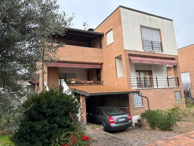casa indipendente in vendita ad Occhiobello in zona Santa Maria Maddalena