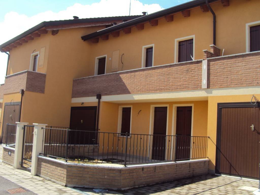 casa indipendente in vendita ad Occhiobello in zona Santa Maria Maddalena