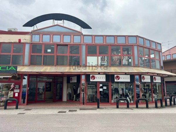 negozio in vendita ad Occhiobello