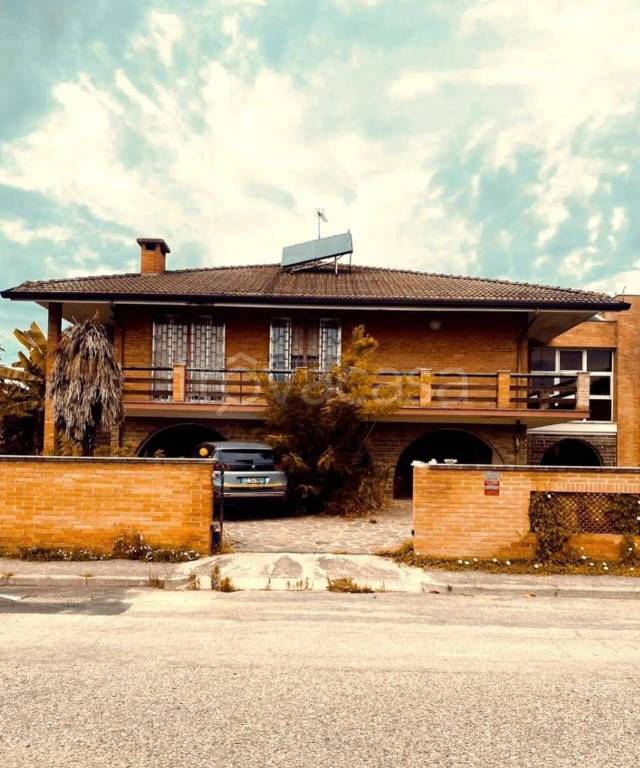 casa indipendente in vendita ad Occhiobello in zona Santa Maria Maddalena