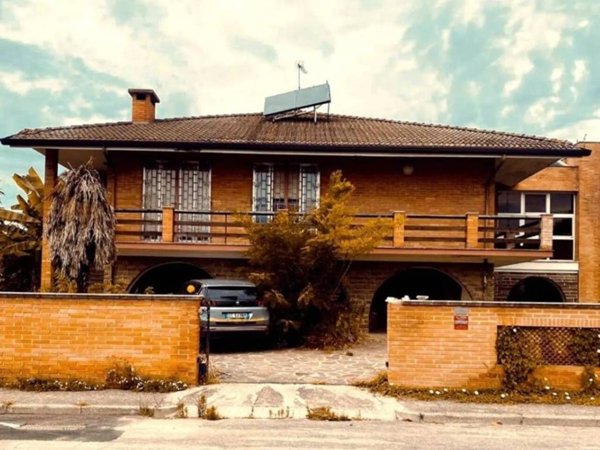 casa indipendente in vendita ad Occhiobello in zona Santa Maria Maddalena