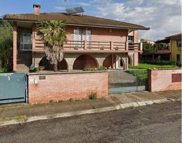 casa indipendente in vendita ad Occhiobello in zona Santa Maria Maddalena