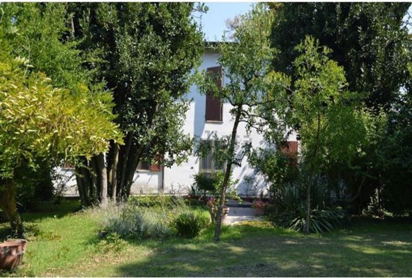 casa indipendente in vendita ad Occhiobello in zona Gurzone