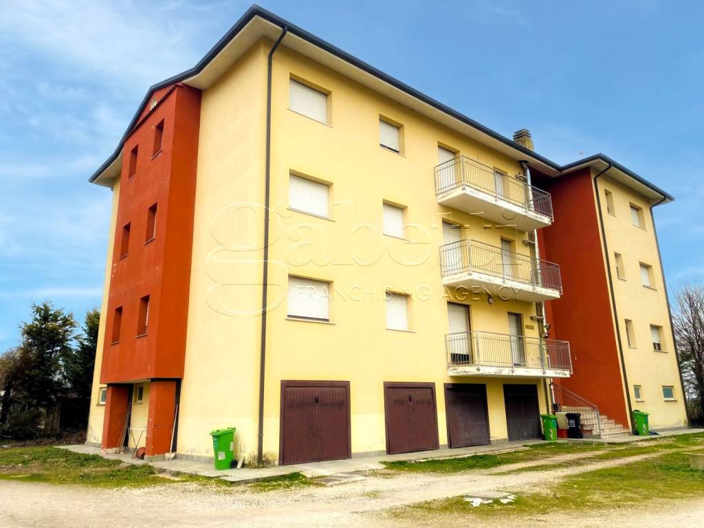 capannone in vendita ad Occhiobello in zona Gurzone