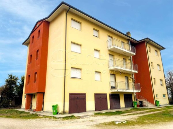 negozio in vendita ad Occhiobello in zona Gurzone