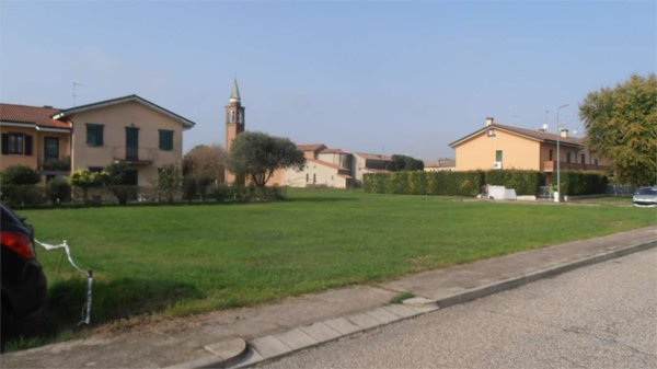 terreno edificabile in vendita ad Occhiobello in zona Gurzone