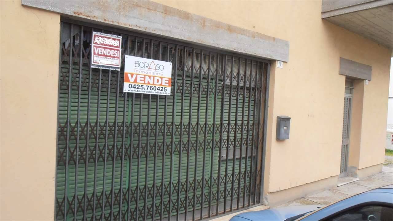 negozio in vendita ad Occhiobello in zona Santa Maria Maddalena