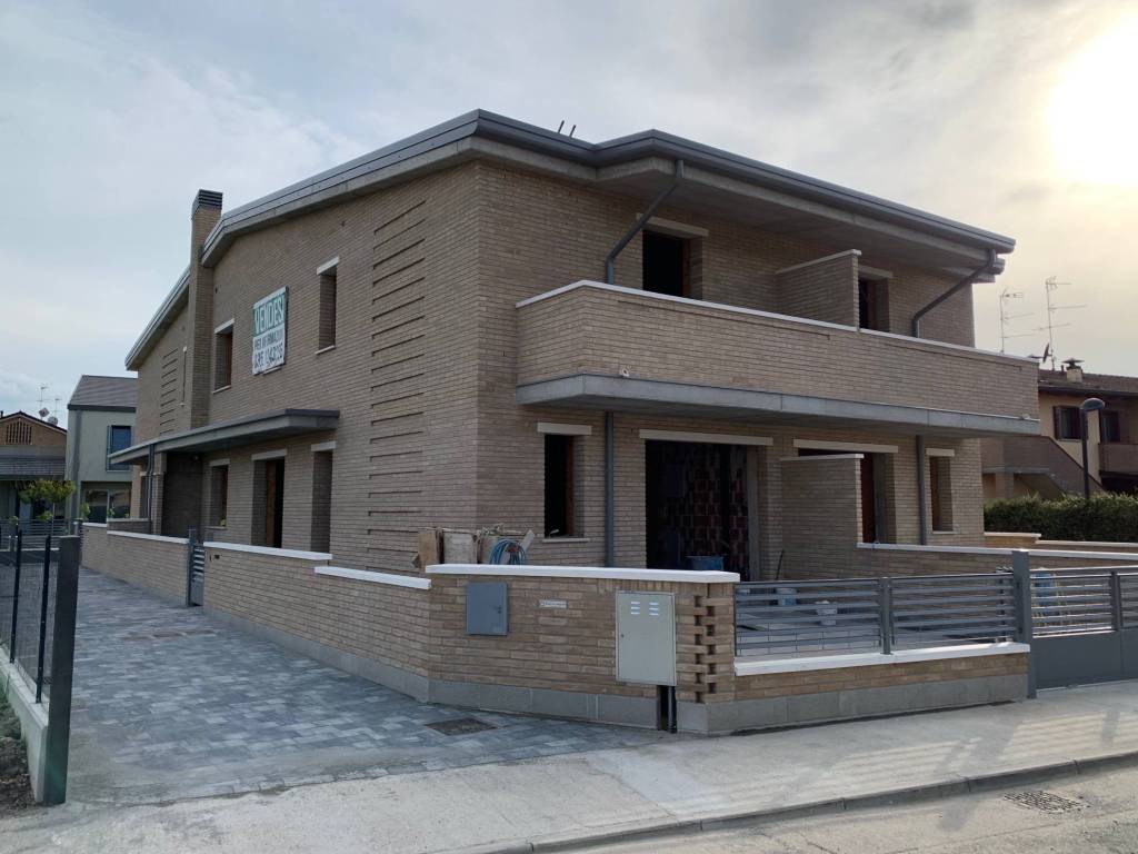 casa indipendente in vendita ad Occhiobello in zona Santa Maria Maddalena