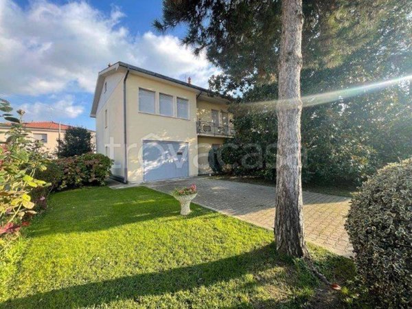 casa indipendente in vendita ad Occhiobello in zona Santa Maria Maddalena