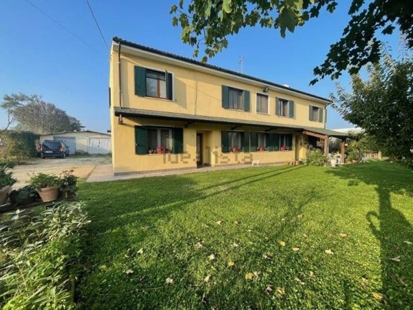 casa indipendente in vendita ad Occhiobello