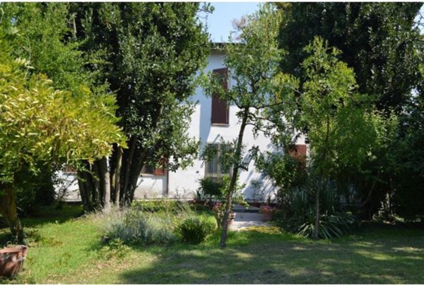 casa indipendente in vendita ad Occhiobello in zona Gurzone