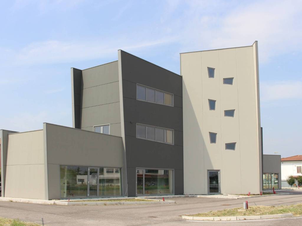negozio in vendita ad Occhiobello