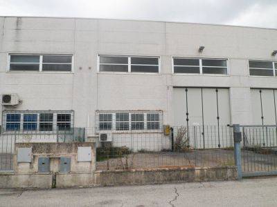 locale commerciale in vendita ad Occhiobello