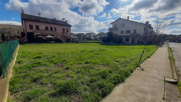 terreno edificabile in vendita ad Occhiobello in zona Santa Maria Maddalena