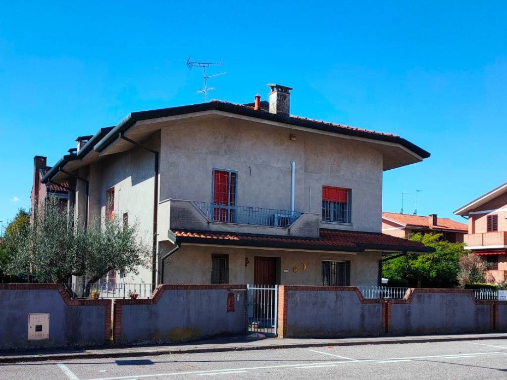 casa indipendente in vendita ad Occhiobello in zona Santa Maria Maddalena