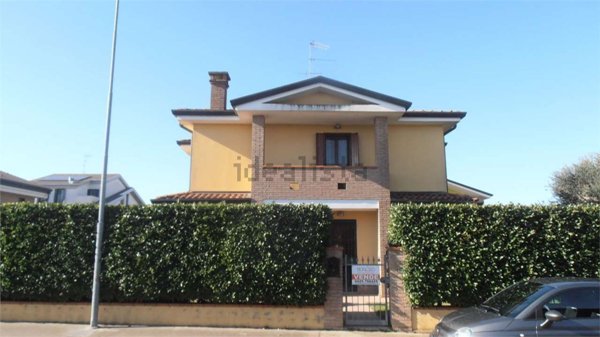 casa indipendente in vendita ad Occhiobello in zona Santa Maria Maddalena