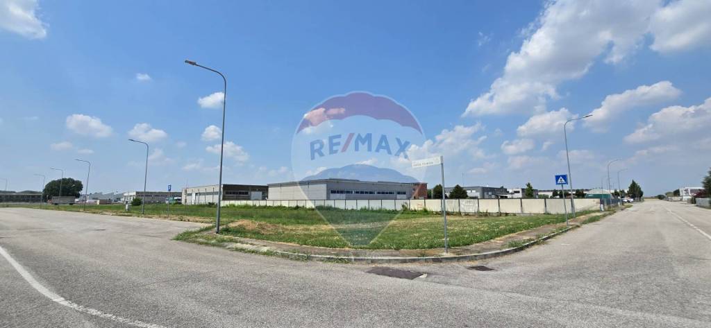 terreno edificabile in vendita ad Occhiobello in zona Santa Maria Maddalena