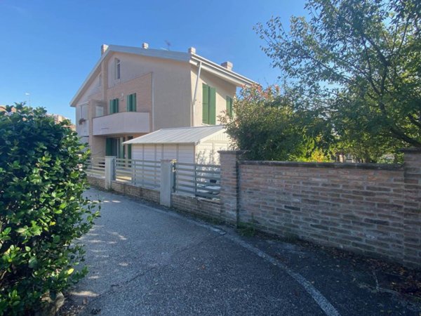 casa indipendente in vendita ad Occhiobello in zona Santa Maria Maddalena