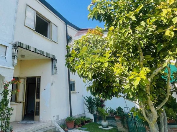 casa indipendente in vendita ad Occhiobello