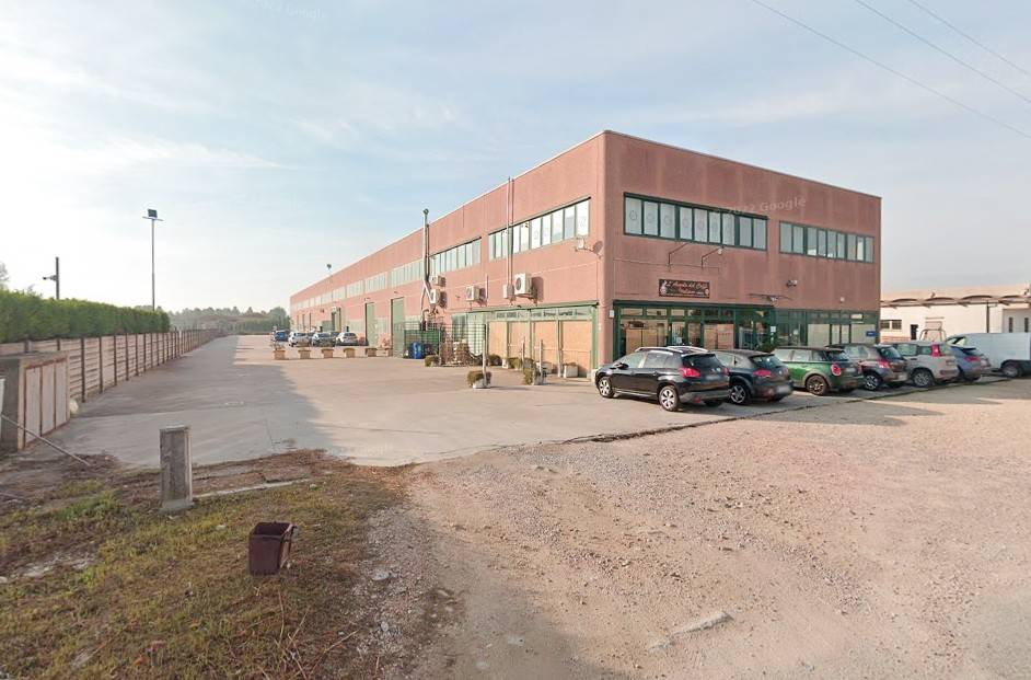 negozio in vendita ad Occhiobello in zona Santa Maria Maddalena