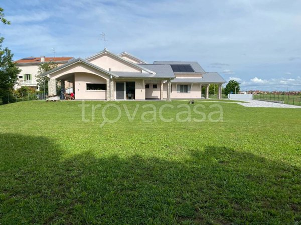 casa indipendente in vendita ad Occhiobello in zona Santa Maria Maddalena