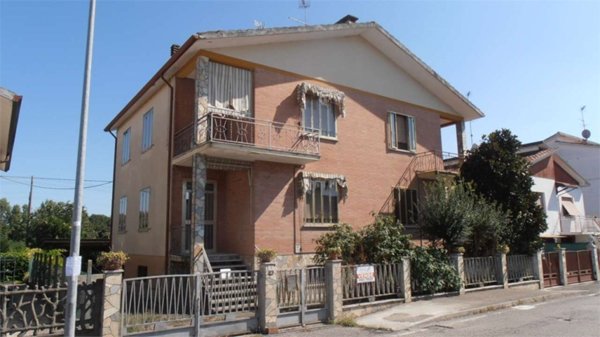 casa indipendente in vendita ad Occhiobello in zona Santa Maria Maddalena