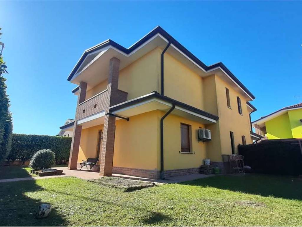 casa indipendente in vendita ad Occhiobello in zona Santa Maria Maddalena