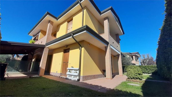 casa indipendente in vendita ad Occhiobello in zona Santa Maria Maddalena